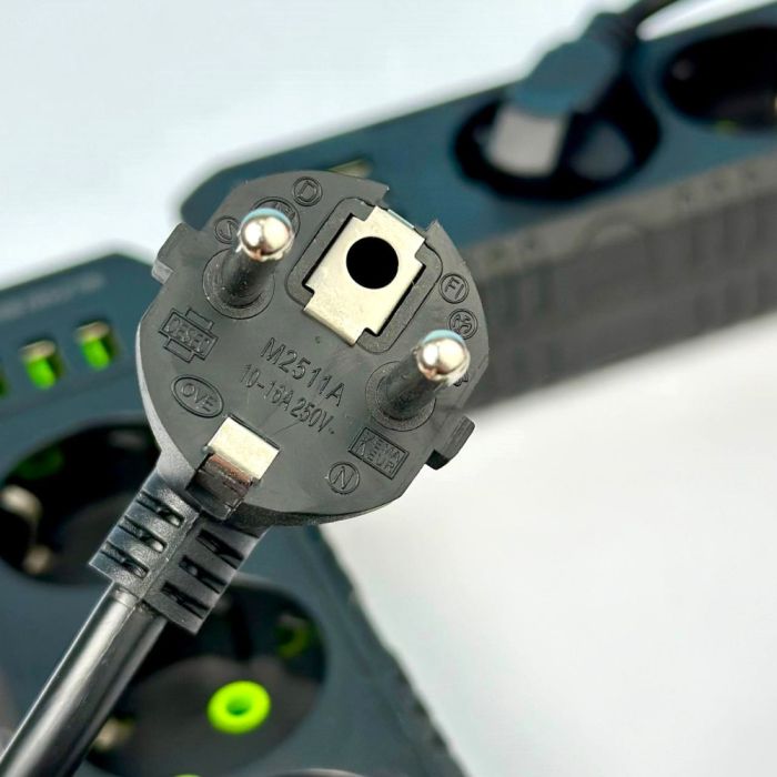 Мережевий фільтр-подовжувач 4 розеток 3USB 2500W 6 метра UA