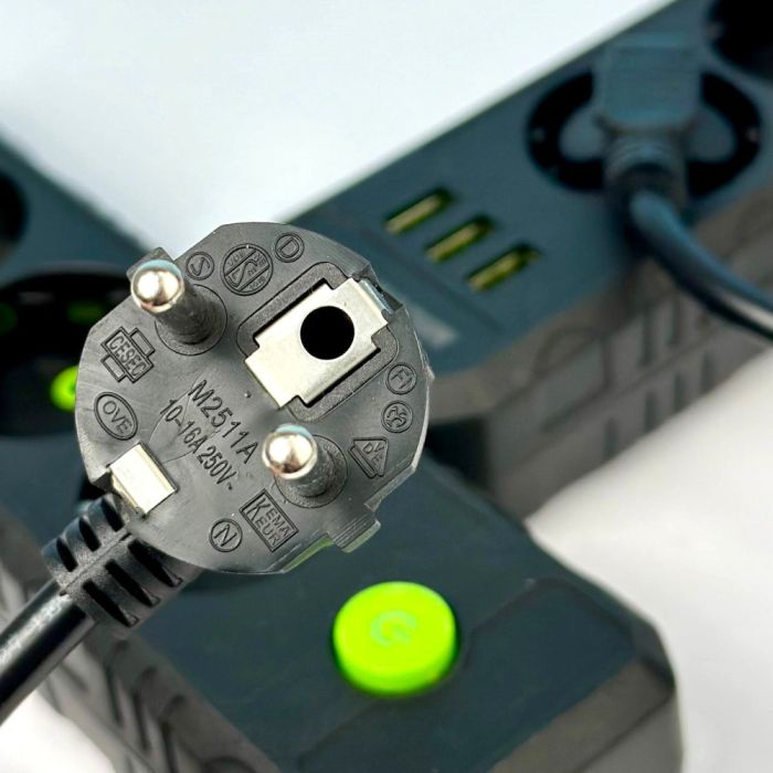Мережевий фільтр-подовжувач 3 розетки 3USB 2500W 4 метри