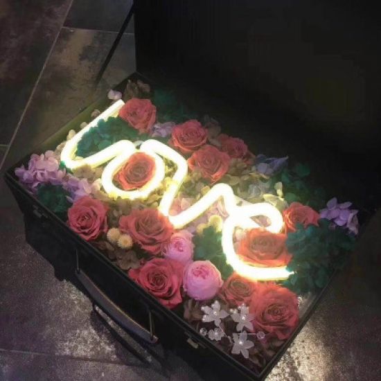 Світильник неоновий Love