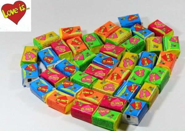 Жуйки Love is мікс 50 шт