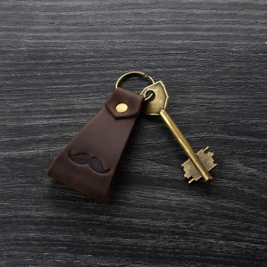 Брелок для ключів шкіряний Вуса Brown